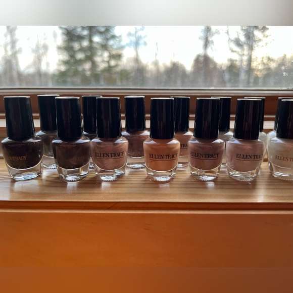 Ellen Tracy Makeup Set Of 4 Mini Ellen Tracy Nail Polish Samples